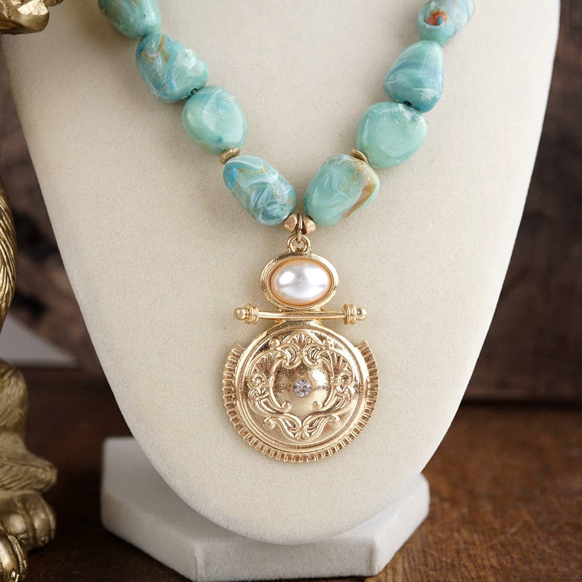 Sunwashed Relic – Marbled Bead Medallion Necklace