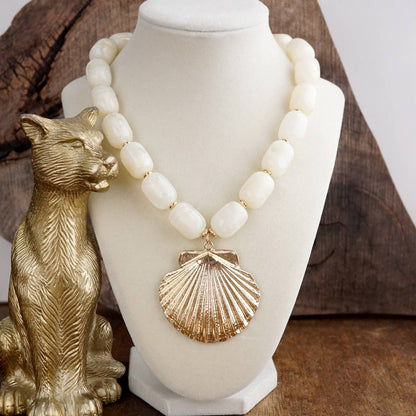 Golden Shoreline – Shell Pendant Beaded Necklace